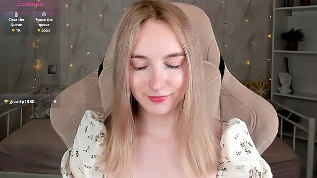 Shy Polly online show from April 2026 12:04:01 AM