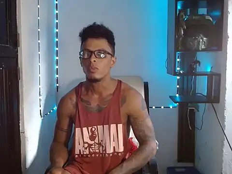 Snapshot of bigblackmen117uncs chatting on November 2025 09:03:02 PM bigblackmen117uncs online show from November 2025 09:03:02 PM