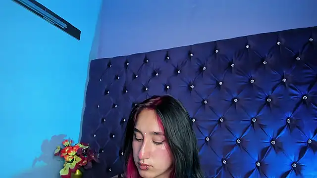 CharlotteStuart online show from April 2026 04:03:01 AM