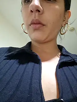 Monitaxhot online show from November 2025 01:05:01 AM