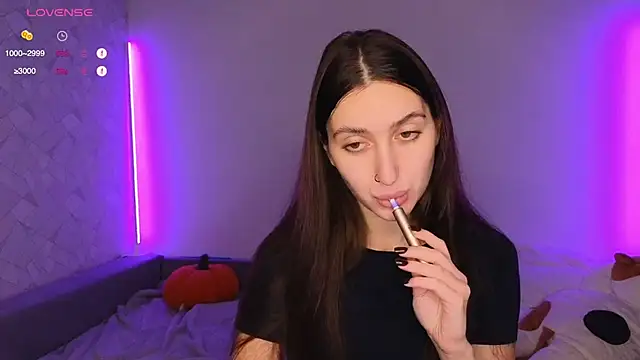 KikkyMi online show from November 2025 08:20:02 PM