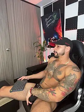 Snapshot of NikoHank chatting on December 2025 11:10:01 PM NikoHank online show from December 2025 11:10:01 PM