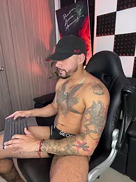 Snapshot of NikoHank chatting on November 2025 04:24:01 AM NikoHank online show from November 2025 04:24:01 AM