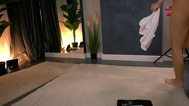 AishleyBee online show from April 2026 11:01:01 AM