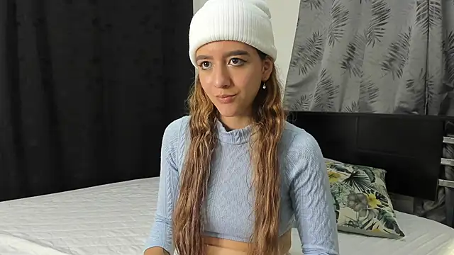 Violeta Gracee online show from April 2026 05:36:01 PM