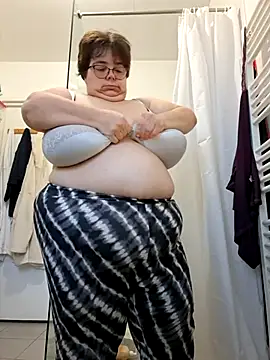 Snapshot of zazabellephoto17 chatting on December 2025 04:19:02 PM zazabellephoto17 online show from December 2025 04:19:02 PM