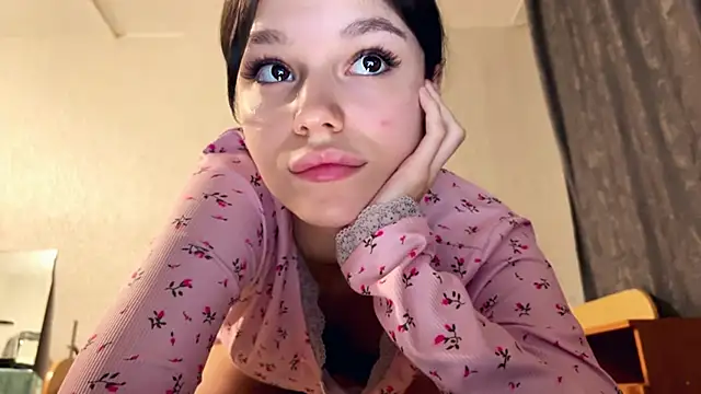 StacieGregoreski online show from November 2025 04:17:01 PM