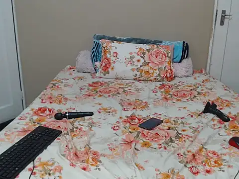 Kaylor4 online show from May 2026 02:40:02 AM