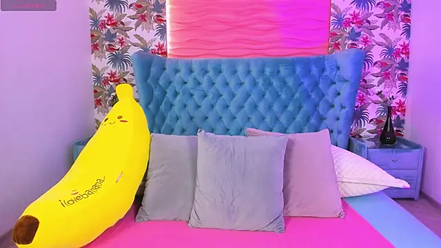 Snapshot of WispWitch chatting on November 2025 01:21:02 PM WispWitch online show from November 2025 01:21:02 PM