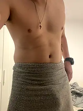 Snapshot of montewi chatting on November 2025 07:03:01 PM montewi online show from November 2025 07:03:01 PM