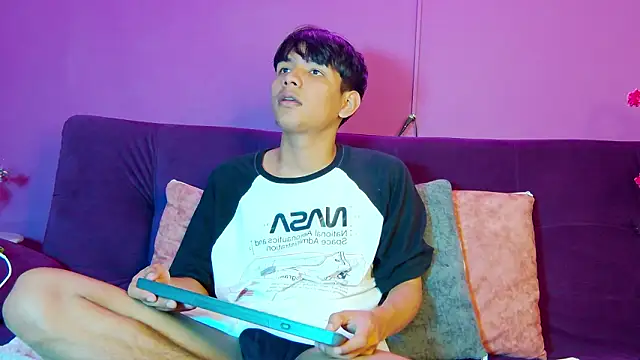 Snapshot of Liam_Sinclair chatting on February 2026 07:34:01 PM Liam Sinclair online show from February 2026 07:34:01 PM