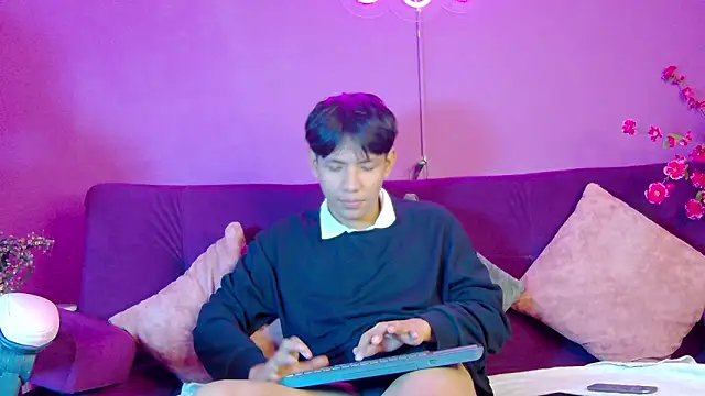 Snapshot of Liam_Sinclair chatting on February 2026 07:32:01 PM Liam Sinclair online show from February 2026 07:32:01 PM