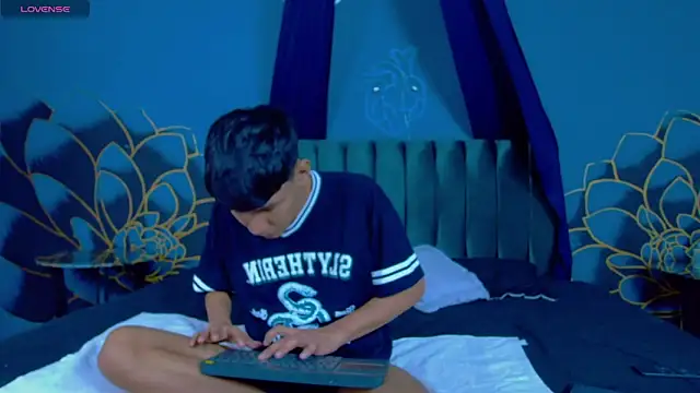 Liam Sinclair online show from December 2025 12:59:02 PM