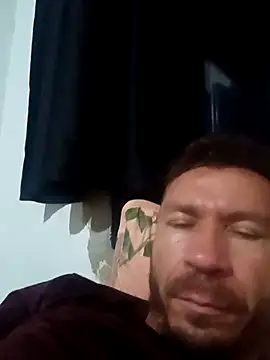 RobertoLuiz84 online show from April 2026 11:11:01 PM