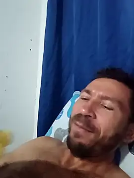 RobertoLuiz84 online show from December 2025 07:26:01 PM