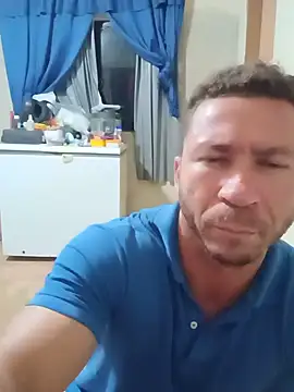 Snapshot of RobertoLuiz84 chatting on June 2026 02:20:02 AM RobertoLuiz84 online show from June 2026 02:20:02 AM