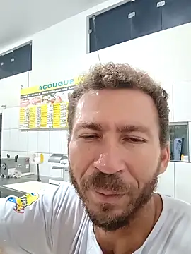 RobertoLuiz84 online show from December 2025 08:12:01 PM