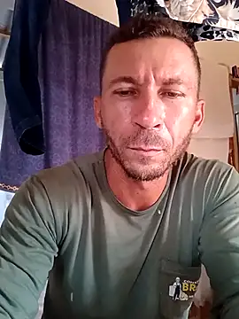 RobertoLuiz84 online show from February 2026 06:19:01 PM