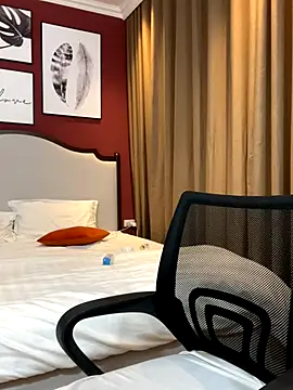 Queen-of-Love online show from December 2025 12:35:01 AM