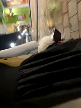 Queen-of-Love online show from December 2025 03:03:01 PM