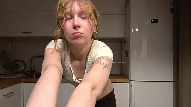 ElfriedaZwack online show from April 2026 04:19:01 PM