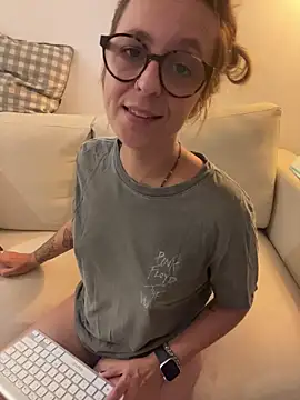 Snapshot of KnotBabe chatting on February 2026 04:12:02 AM KnotBabe online show from February 2026 04:12:02 AM