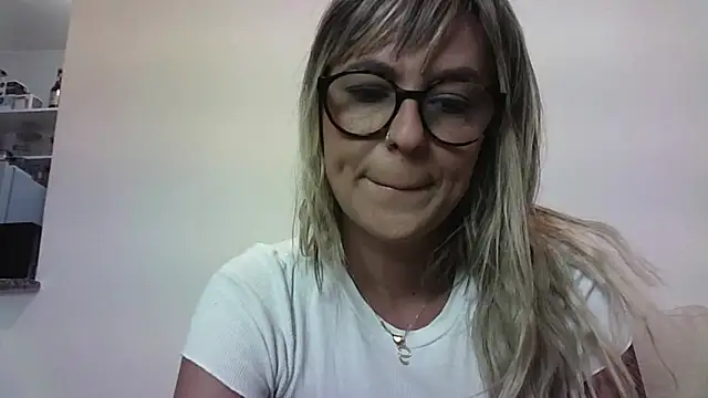 Snapshot of KnotBabe chatting on December 2025 01:50:02 AM KnotBabe online show from December 2025 01:50:02 AM