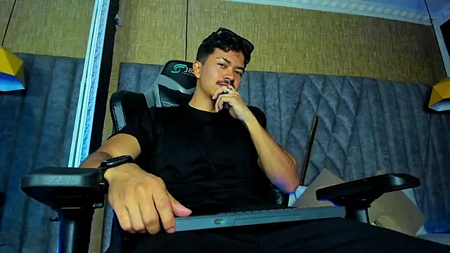 NicolaiKarav online show from February 2026 12:16:01 PM