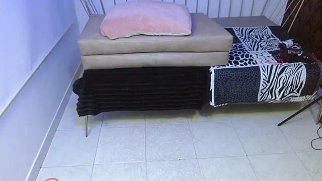 Roxanne vale online show from February 2026 08:09:01 PM