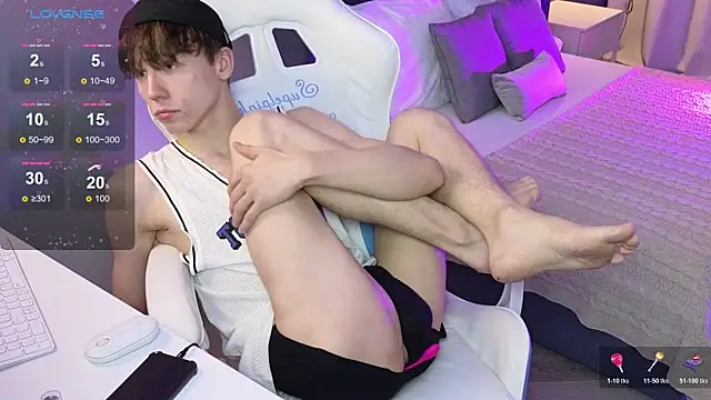 Snapshot of cuMte_boy chatting on November 2025 04:33:02 AM cuMte boy online show from November 2025 04:33:02 AM