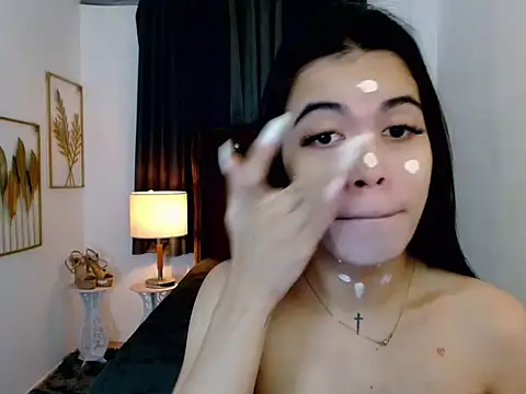 hollyyumiloove online show from February 2026 05:09:01 PM