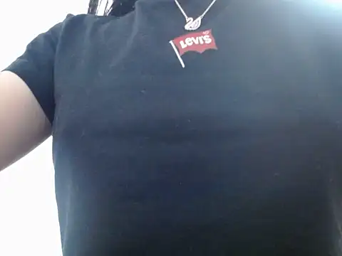 Snapshot of EmiilyCherry chatting on December 2025 09:31:02 PM EmiilyCherry online show from December 2025 09:31:02 PM