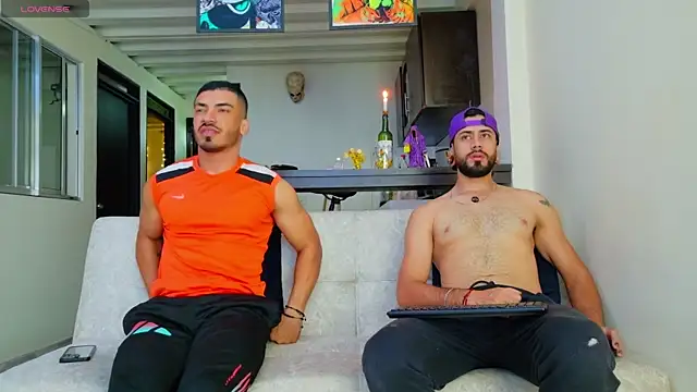 Snapshot of heteros_curious chatting on December 2025 11:42:01 PM heteros curious online show from December 2025 11:42:01 PM