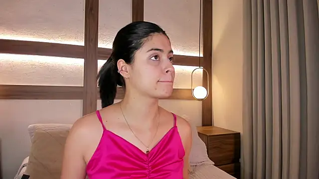 SarhaVega online show from April 2026 12:45:02 PM