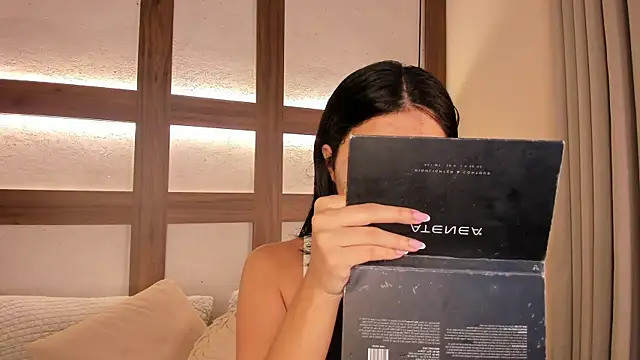 SarhaVega online show from April 2026 01:26:02 PM