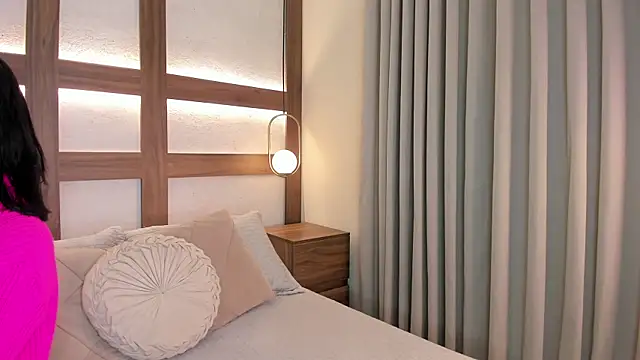 SarhaVega online show from April 2026 02:02:01 PM