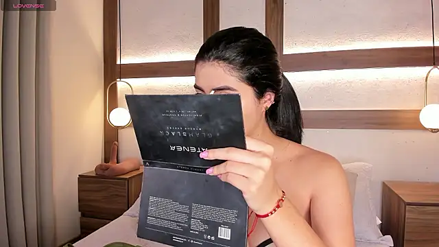 SarhaVega online show from January 2026 01:36:01 PM