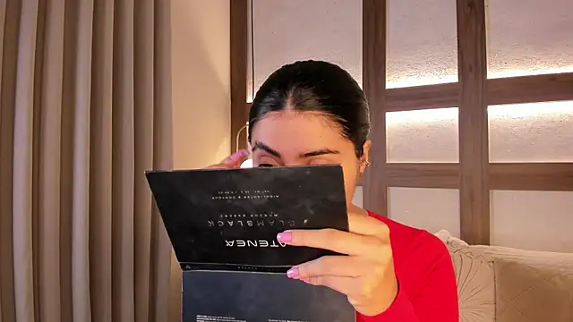 SarhaVega online show from January 2026 01:37:02 PM