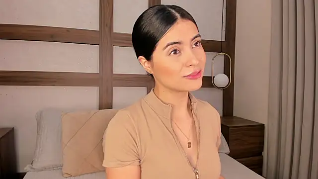 SarhaVega online show from April 2026 01:23:01 PM