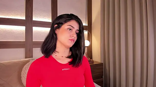 SarhaVega online show from December 2025 01:37:01 PM