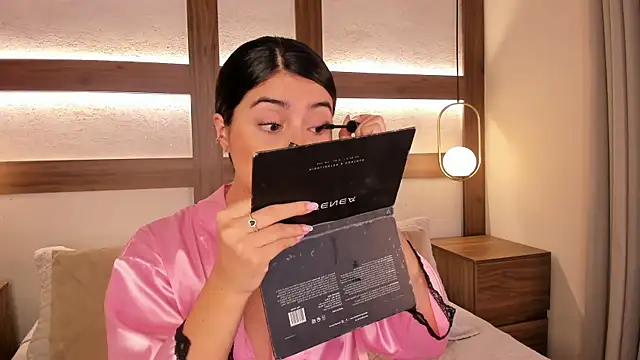 SarhaVega online show from April 2026 01:25:01 PM