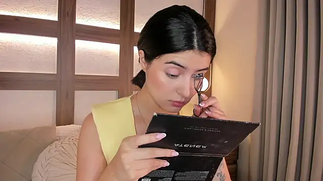 SarhaVega online show from April 2026 12:51:01 PM