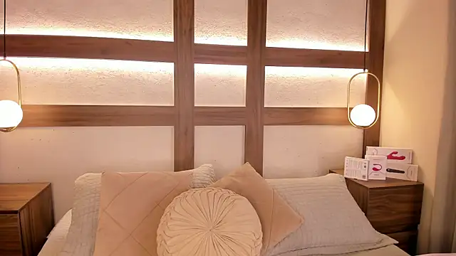 SarhaVega online show from April 2026 01:06:02 PM