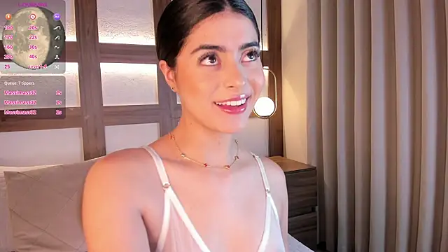 SarhaVega online show from December 2025 01:28:02 PM