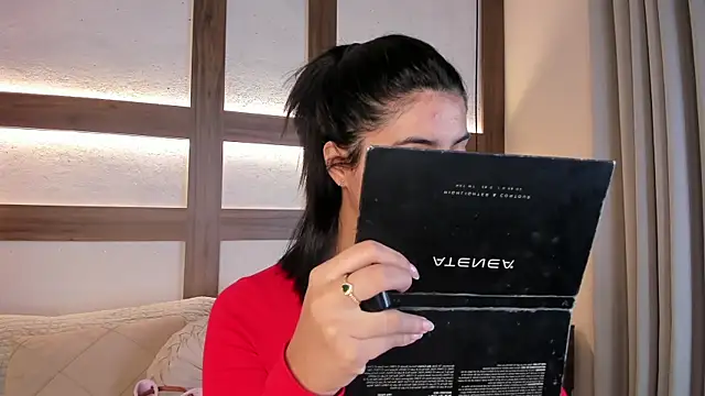 SarhaVega online show from April 2026 01:29:01 PM