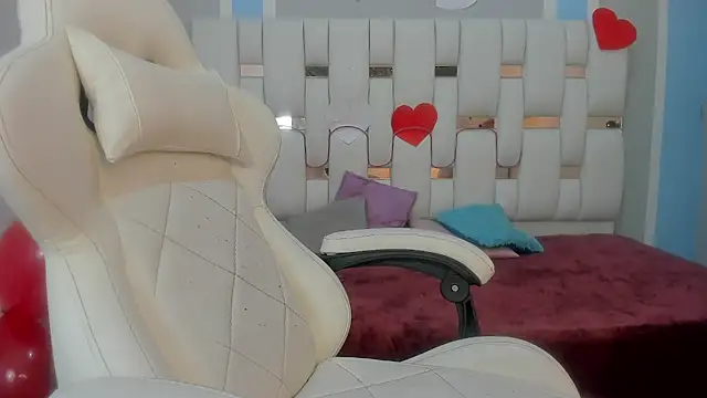 mask red girl online show from February 2026 12:24:02 PM