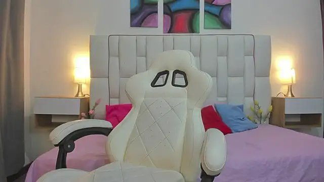 mask red girl online show from March 2026 12:25:02 PM