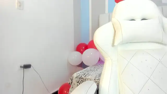 mask red girl online show from February 2026 12:39:02 PM