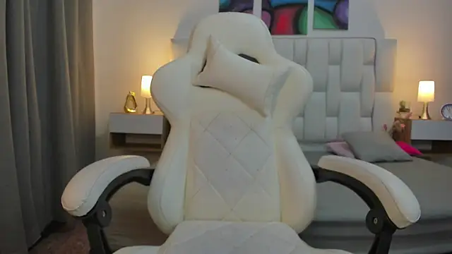 mask red girl online show from April 2026 01:23:02 PM