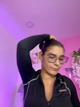 LauraRaider online show from July 2026 12:33:02 AM